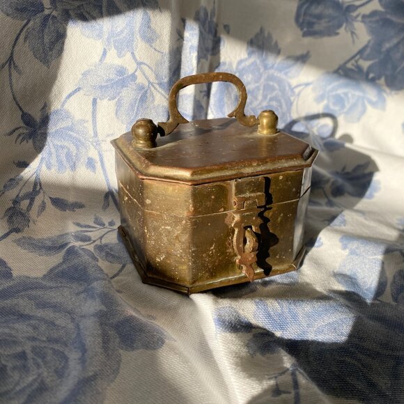 Vintage Solid Brass Trinket Box with Handle Small Storage / Keepsake Organizer - Picture 6 of 10